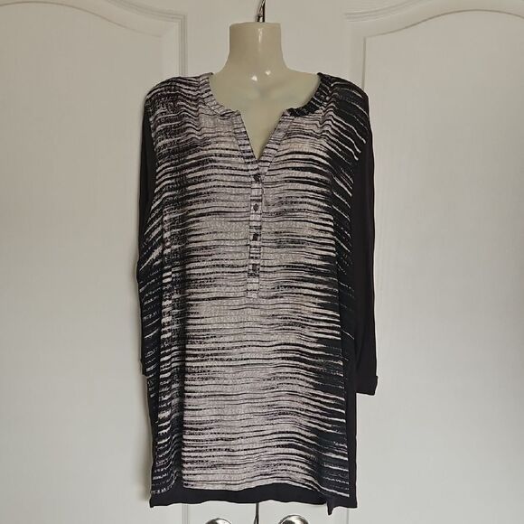 Elegant Black and Cream Blouse - Picture 7 of 16